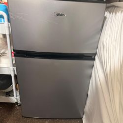 Midea Mini Fridge 