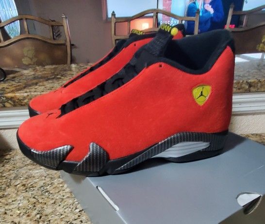 AIR JORDAN 14 RETRO FERRARI 2025 Male Size 10