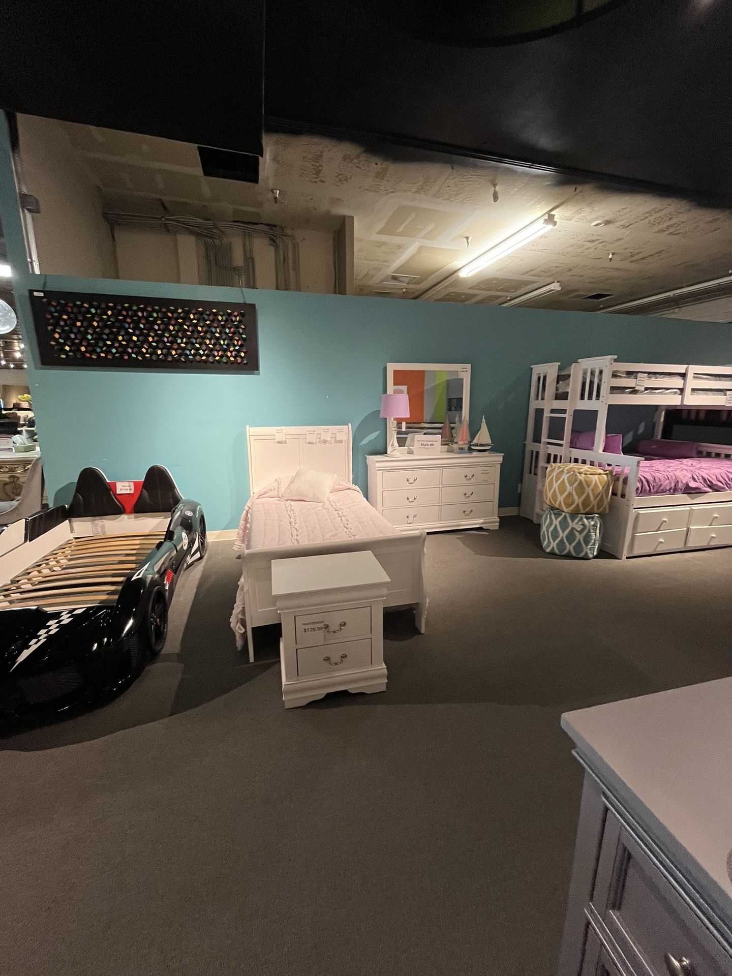 Twin bed, Dresser, Mirror And Nightstand