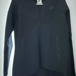 Woman’s Nike Tech 