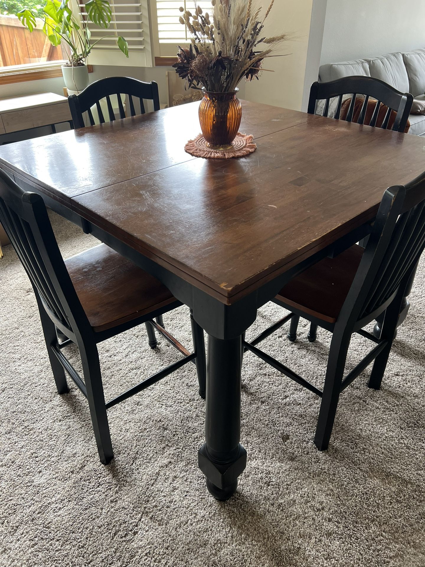 Dining Table & Chairs