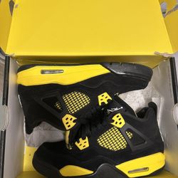Jordan 4 Retro Mid Thunder - Size 6Y