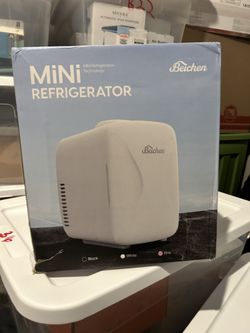 Mini Fridge Holds 6 Soda Cans