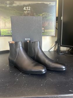 BNIB Hugo Boss Portland Mid Chelsea Boots
