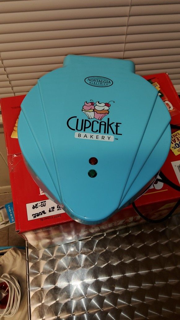 Nostalgia Cupcake Maker