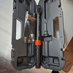 New 3/8 drive Torque Wrench With Case