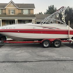 2003 Tahoe Deck boat  Low Hours With 5.7 Motor