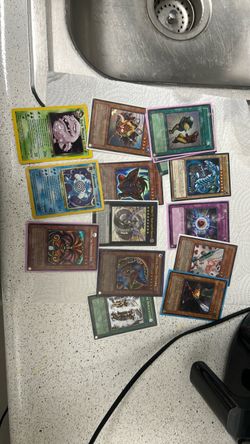 Assorted old school holo yugioh card Spanish 1st Ed ultimate mint