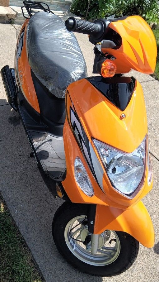 Scooter Gas 50cc Year 2023 Color Orange