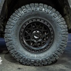 KMC GRS All Black 18" 6x5.5 