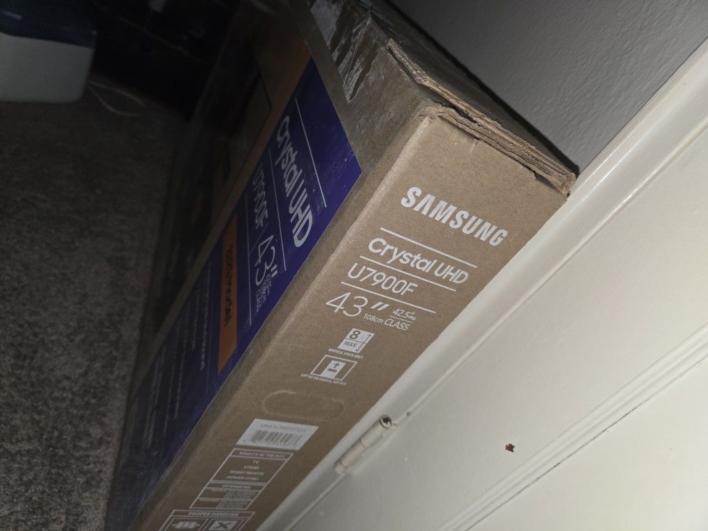 2025 43' inch Samsung Smart TV (brand new, never opened)