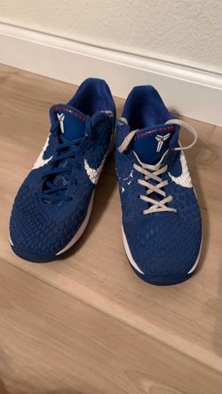 Nike Kobe Low-Top Basketball Sneakers