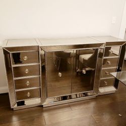 Mirrored cabinet