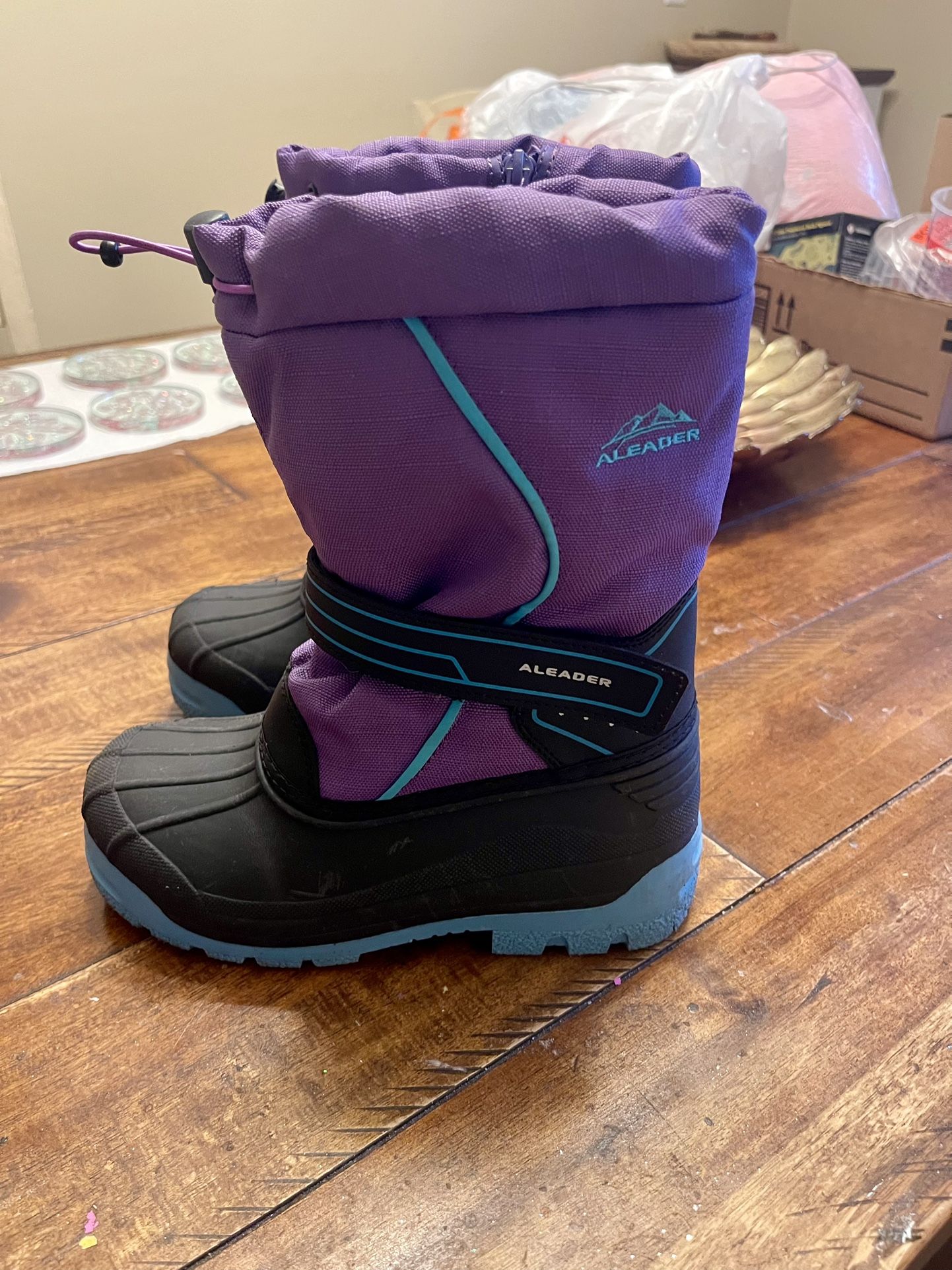 Aleader Snow Boots: Kids Size 2