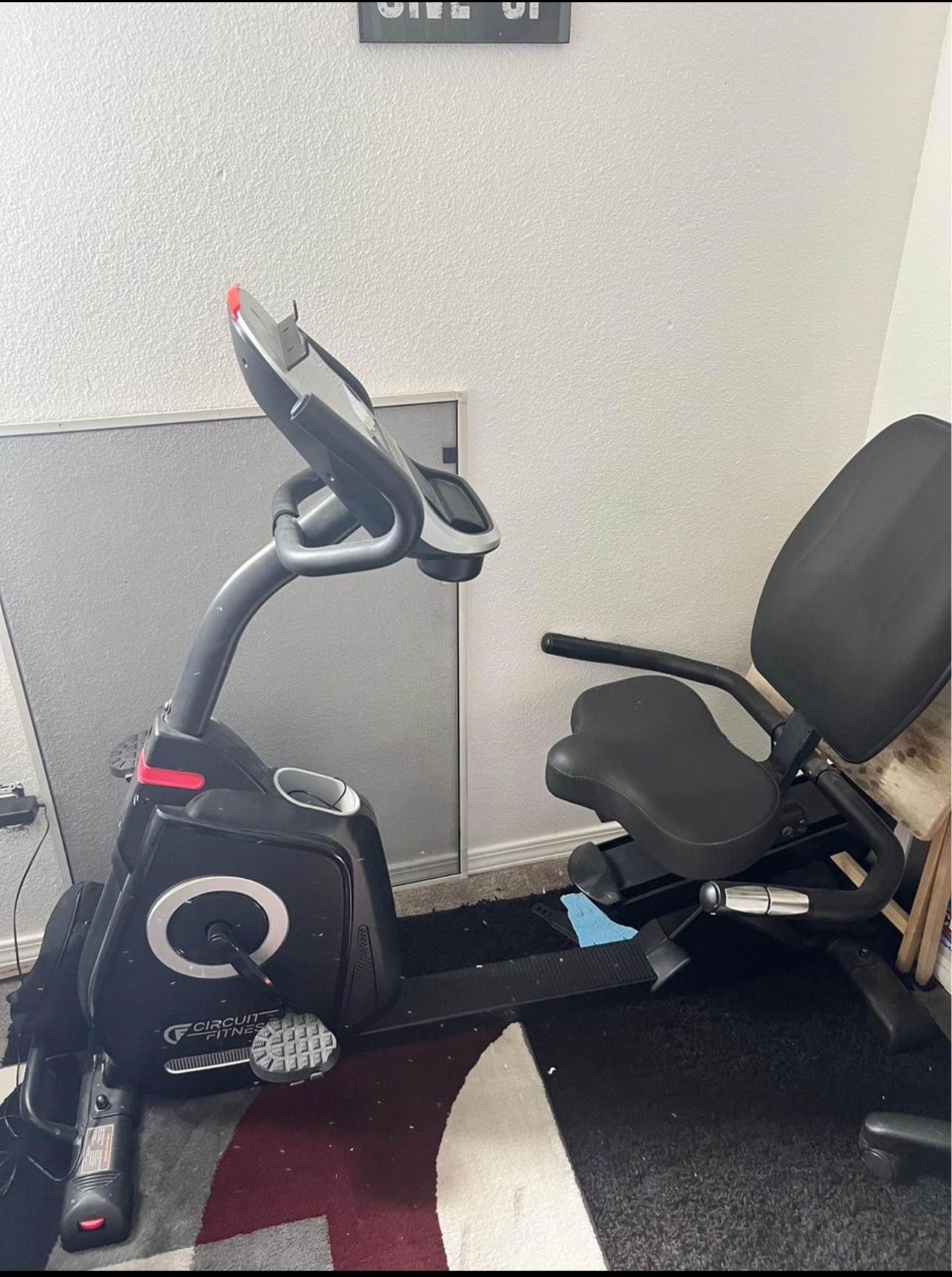 Circuit fitness Recumbent exercise bike