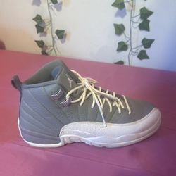 Shoes ( Size 7 )