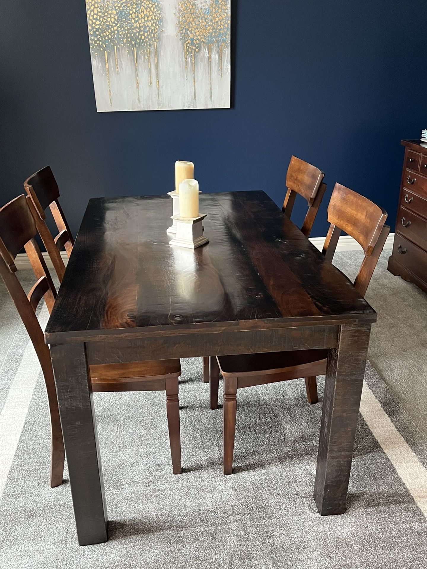 GORGEOUS SOLID WOOD DINING ROOM SET KITCHEN - TABLE & 4 CHAIRS - EXCELLENT CONDITION!