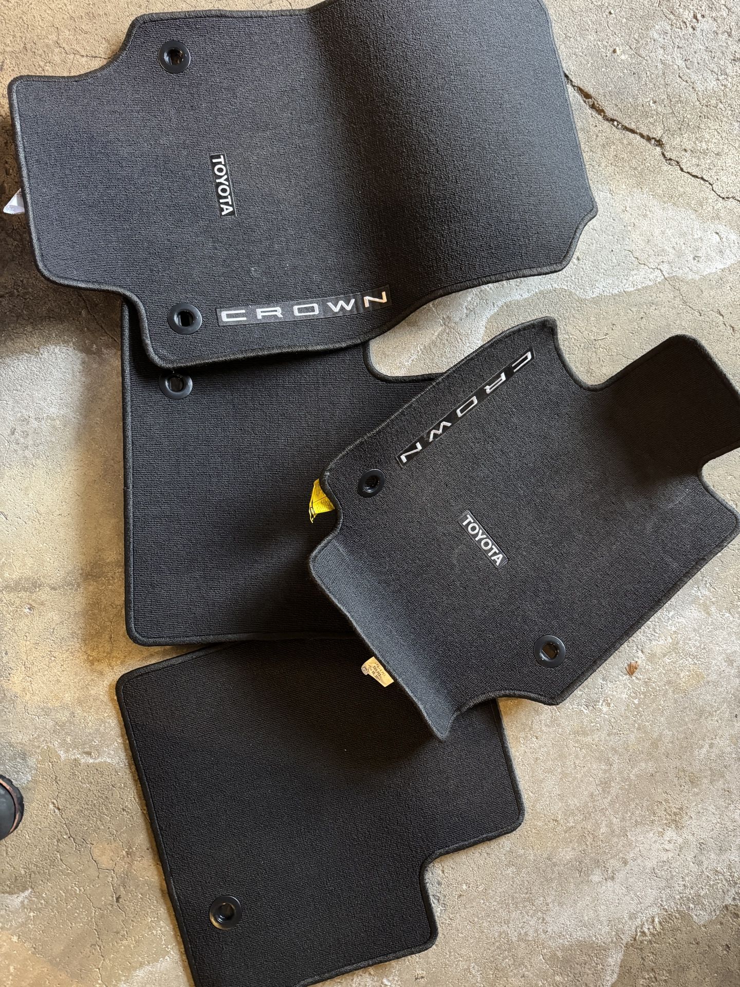 Toyota Crown Floor Mats.