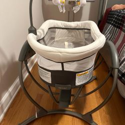 Graco Duoglider Swing Bassinet for Sale in Chicago IL OfferUp