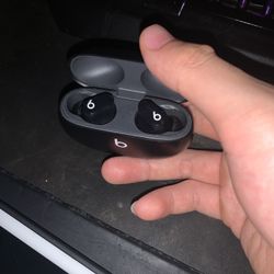 Beats Studio Pro Buds (black and white)