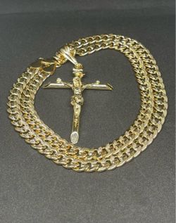 Curb Cuban link DIAMOND CUT 14k GOLD PLATED 8mm Necklace 24inches in length w/Large Cross Charm