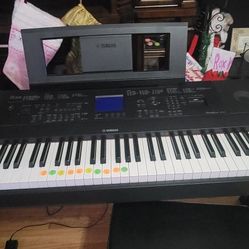 Yamaha Portable Grand DGX-660