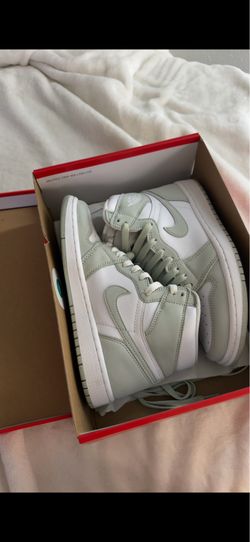 WMNS AIR JORDAN 1 HIGH OG “Seafoam”