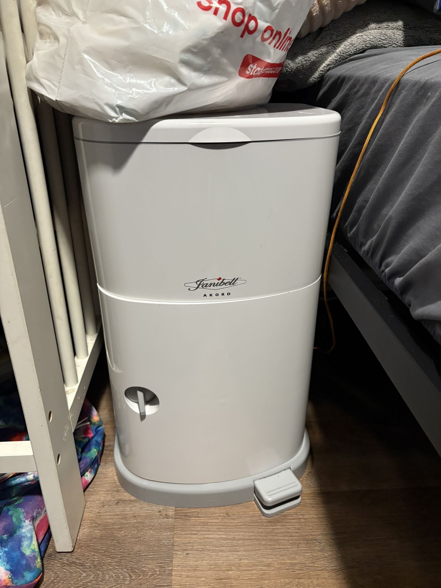 Diaper pail
