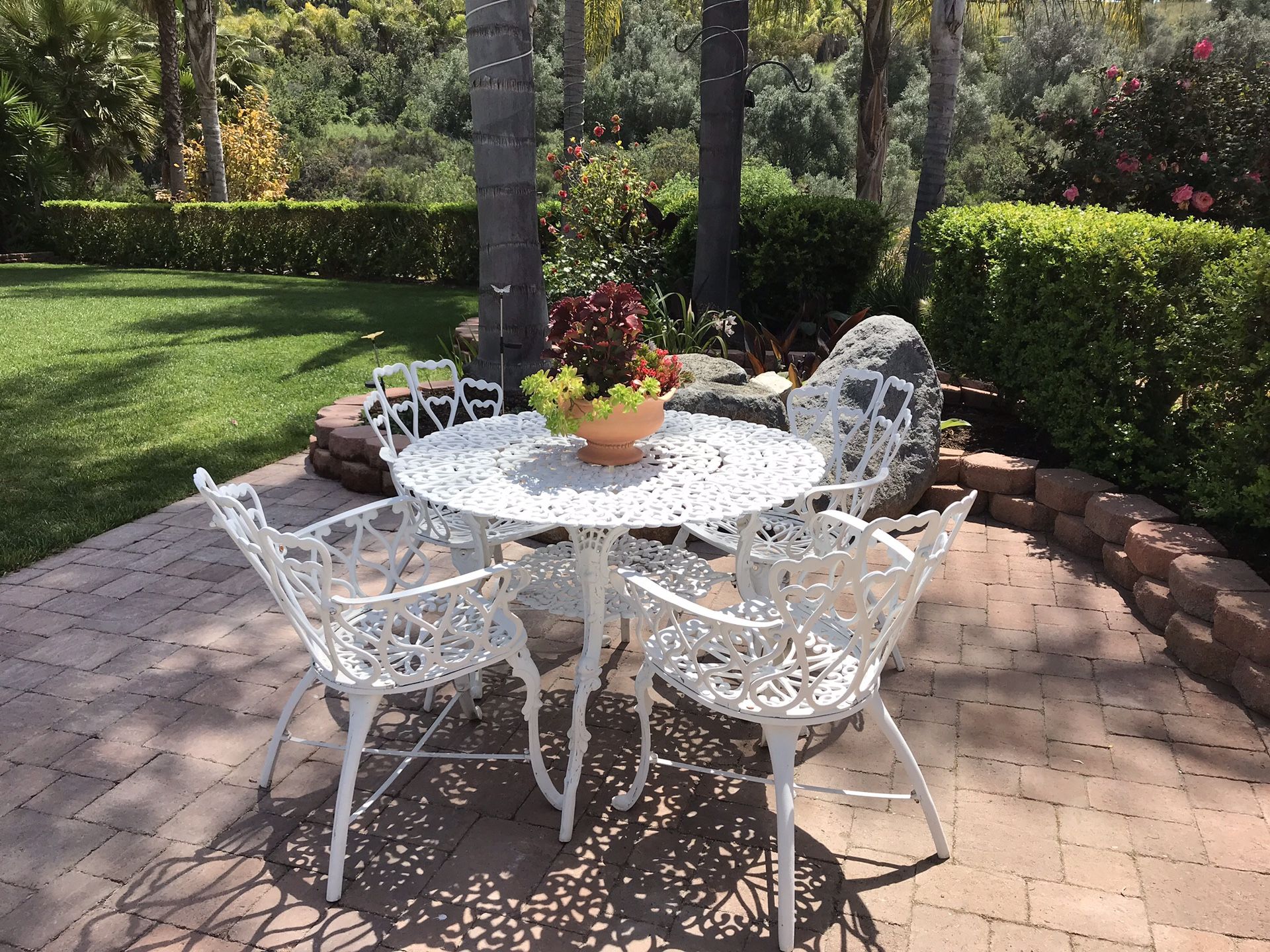 White Cast Iron patio set