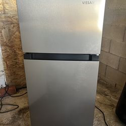 Vassani mini fridge