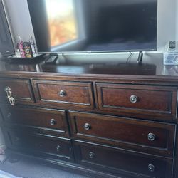 Dresser With Mirror