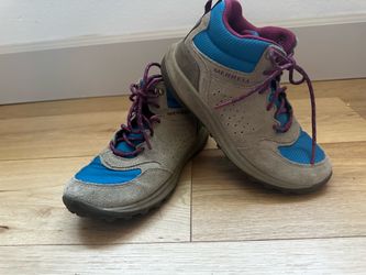 Girls size 4 Merrell hiking boots