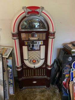 Crosley JUKE BOX  light up man cave masterpiece