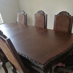 (Negotiable) Like new American Vintage 8 Seating Dining Table set For Sale