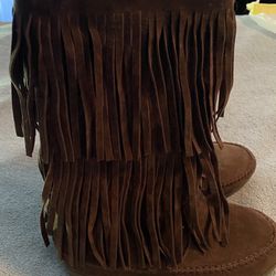 Minnetonka Moccasin 2 Layer Mohawk Fringe Boots.. Brown...Size 8 