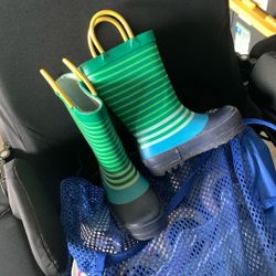 Boys Size 5 Rain Snow Boots