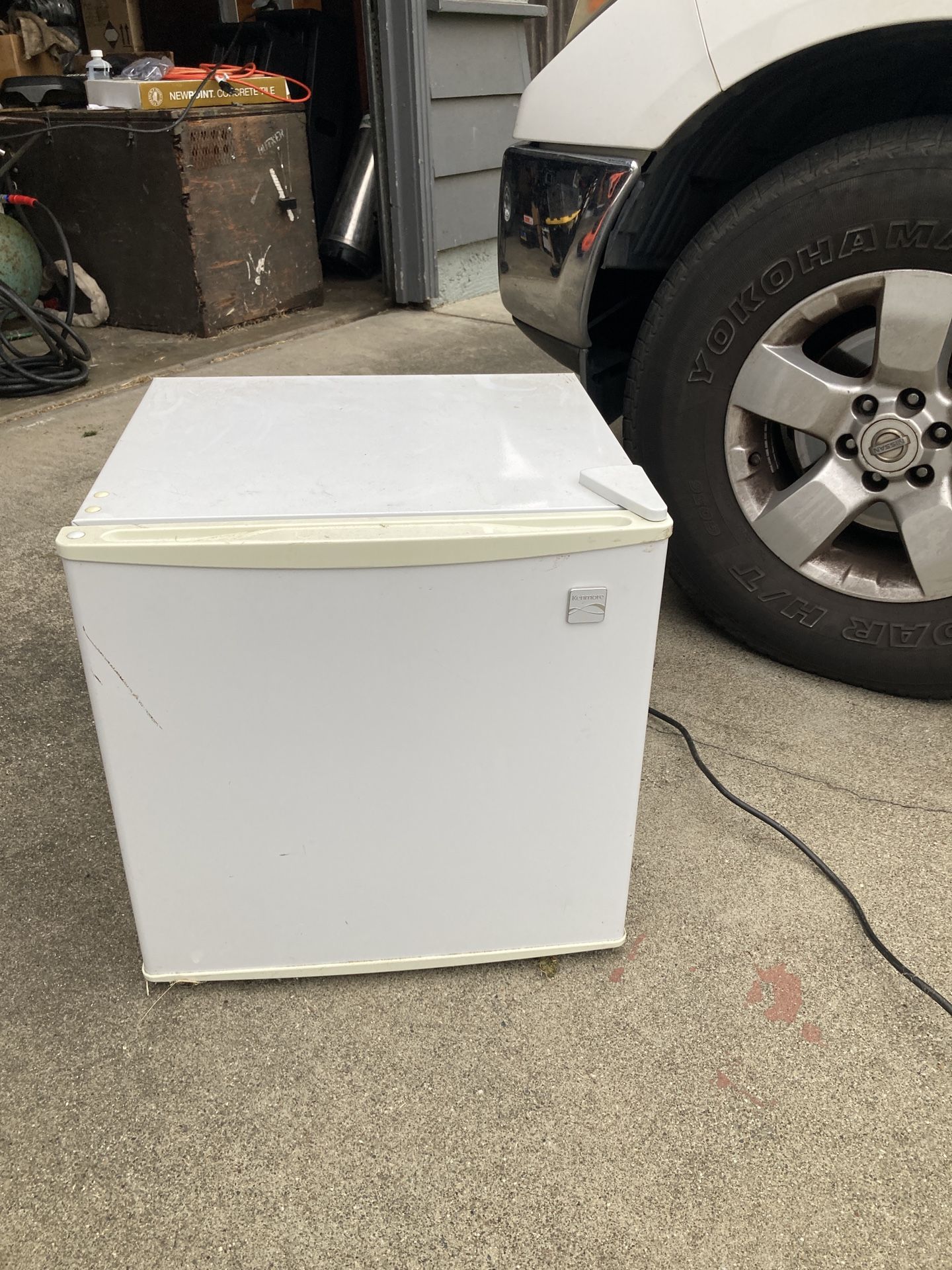 Mini Fridge With Tiny Freezer