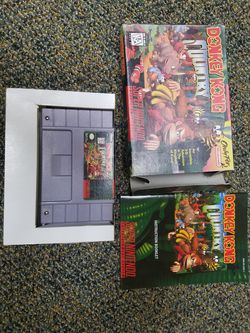 Donkey Kong Country w Box for Super Nintendo