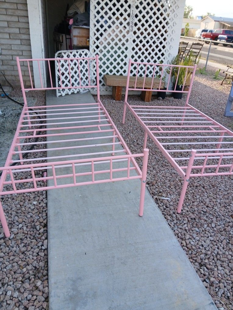 2 Bed Frame Twin Good 