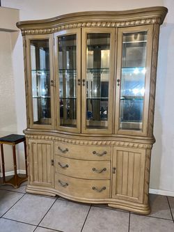 Broyhill large China Cabinet Hutch with Glass Doors
