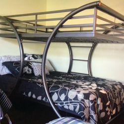 Sturdy Metal Full Size Bunk Bed!