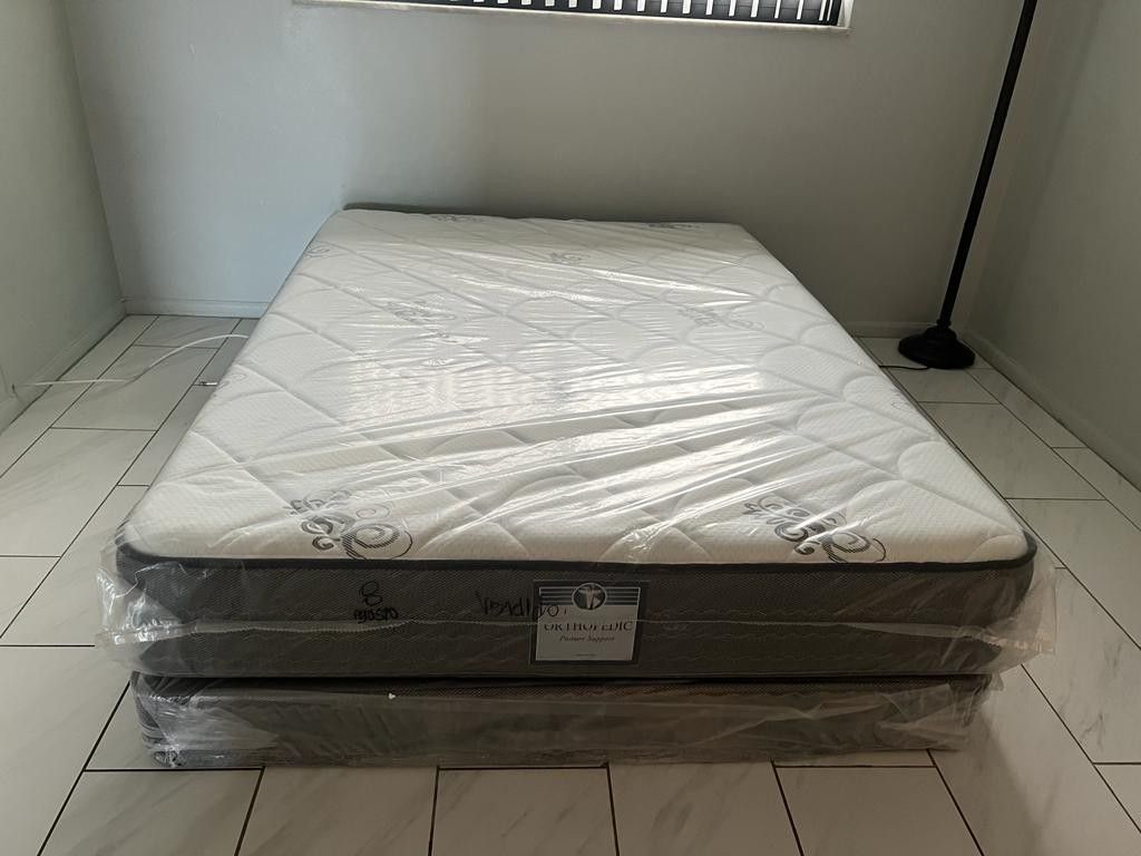 NEW MATTRESS FULL SIZE PLUSH AND BOX SPRING πππ