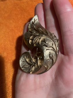 Sarah Coventry Gold Tone Leafy Brooch My