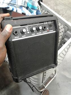 GUITAR AMPLIFIER