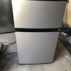 Mainstays Double Door Mini Fridge 3.2cuft