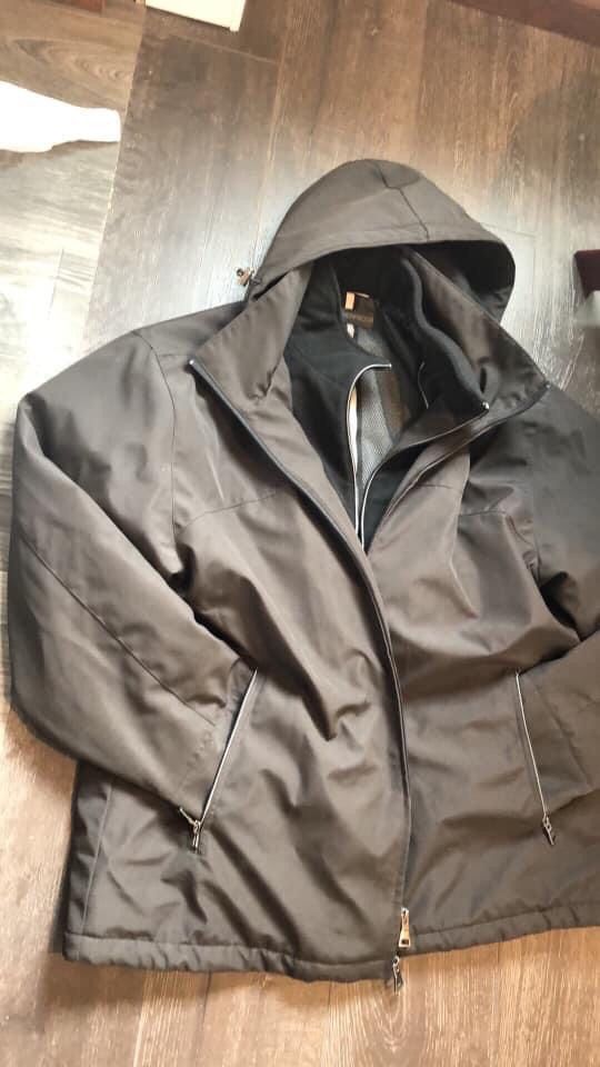 Men new jacket without tags perfect for winter outdoors very thick perfect for really cold days size XL waterproof