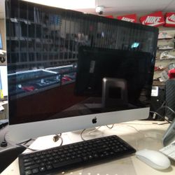 APPLE DESKTOP COMPUTER 