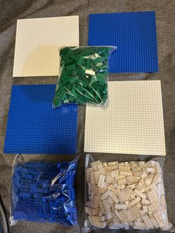 Legos Over 400 pieces  & 4 bases