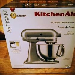 Artisan 5qt Kitchen Aid Mixer 