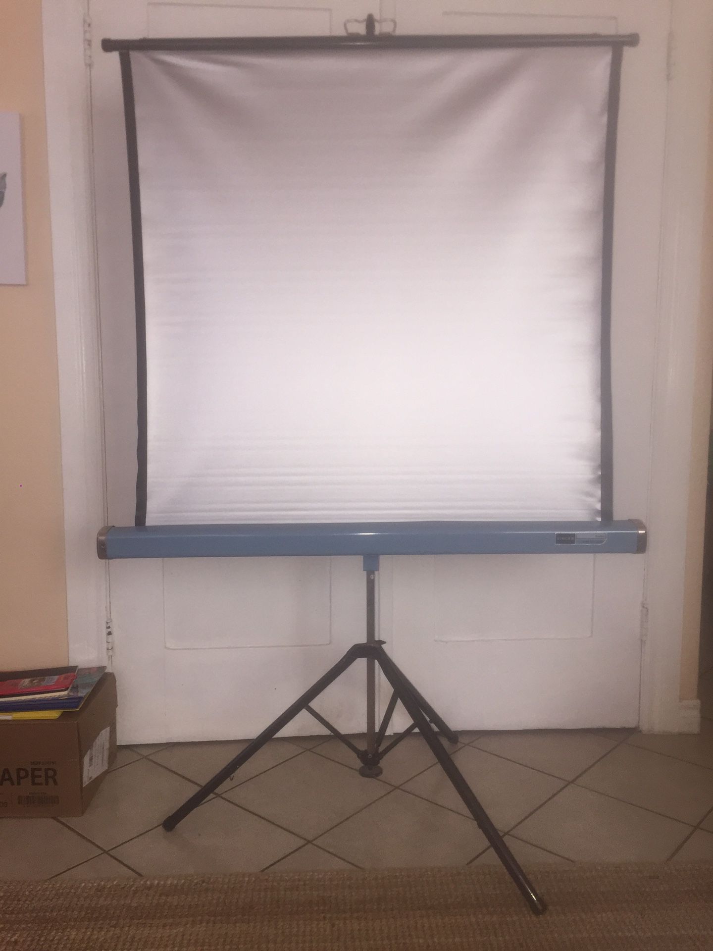 SINGER Adjustable & Collapsable Projector Screen, 37 inches